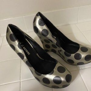 Por la Victoire Wedge